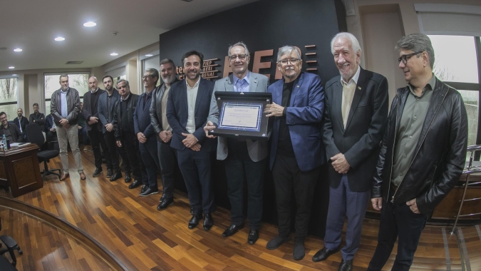 Elias Zydek assume presidência do Sindileite Paraná
