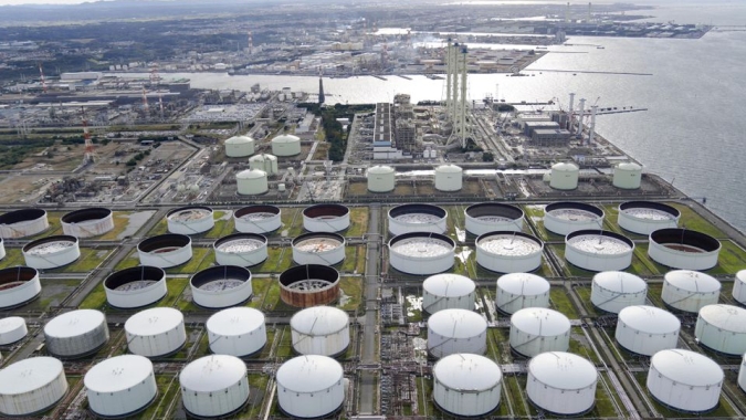 EUA avaliam liberação de reservas e petróleo despenca até 6% nesta 5ª feira