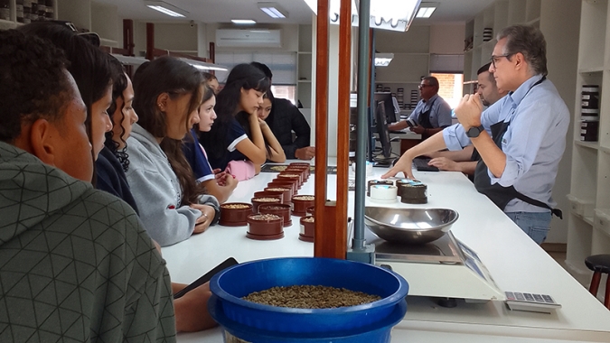 “Vivenciando a Prática: Café” conecta estudantes à cadeia exportadora do produto