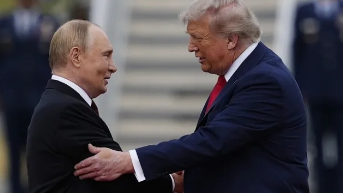 Trump e Putin começam cúpula no Alasca