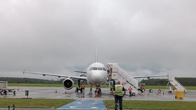 Ações das companhias aéreas globais oscilam com setor afetado por conflito no Oriente Médio