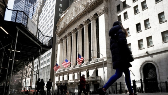 Wall St abre em alta com ganhos da Meta e decisão do Fed