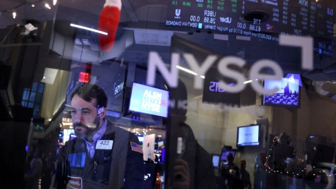 Índices de Wall Street têm sinais mistos conforme investidores avaliam anúncio da AIE e dados de inflação
