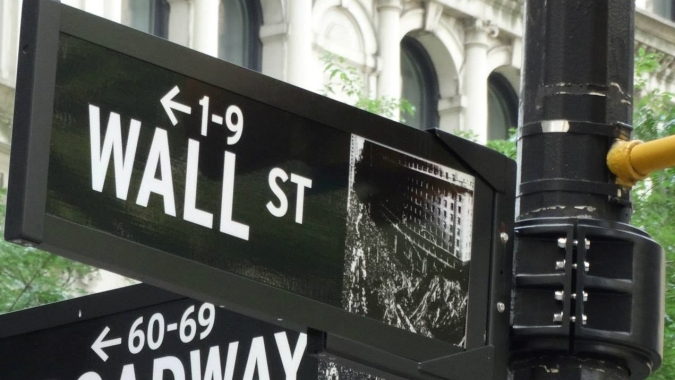 Wall Street abre em alta com recuperação de chips e foco em balanços