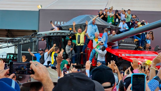 Bolsonaro atrai multidão na Agrishow; Tarcísio assina títulos fundiários em SP e tece críticas ao MST
