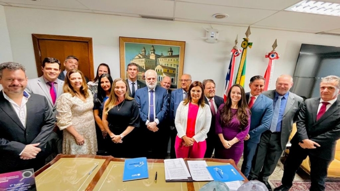 Bahia firma acordo inédito para georreferenciar escolas e delegacias estaduais e regularizar registro de imóveis